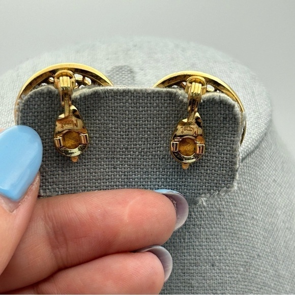 Vintage Monet Gold Tone Floral Round Medallion Button Dome Clip On Earrings - Picture 3 of 7